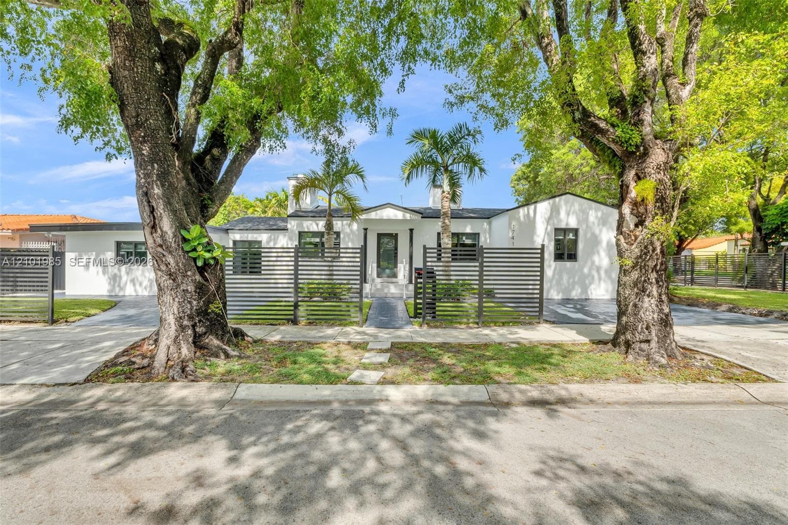 1741 SW 17th Ct photo 2