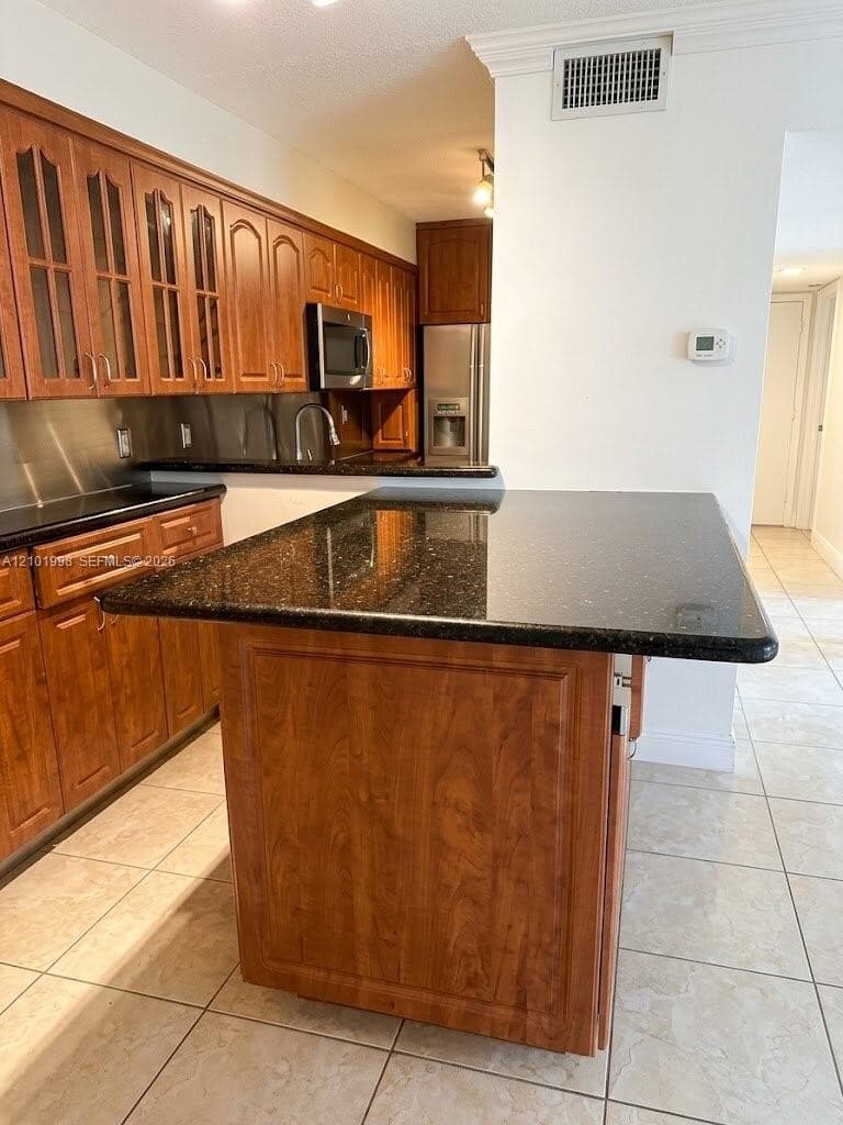 HALF MOON TOWERS CONDO · #206 in Miami - Photo 2