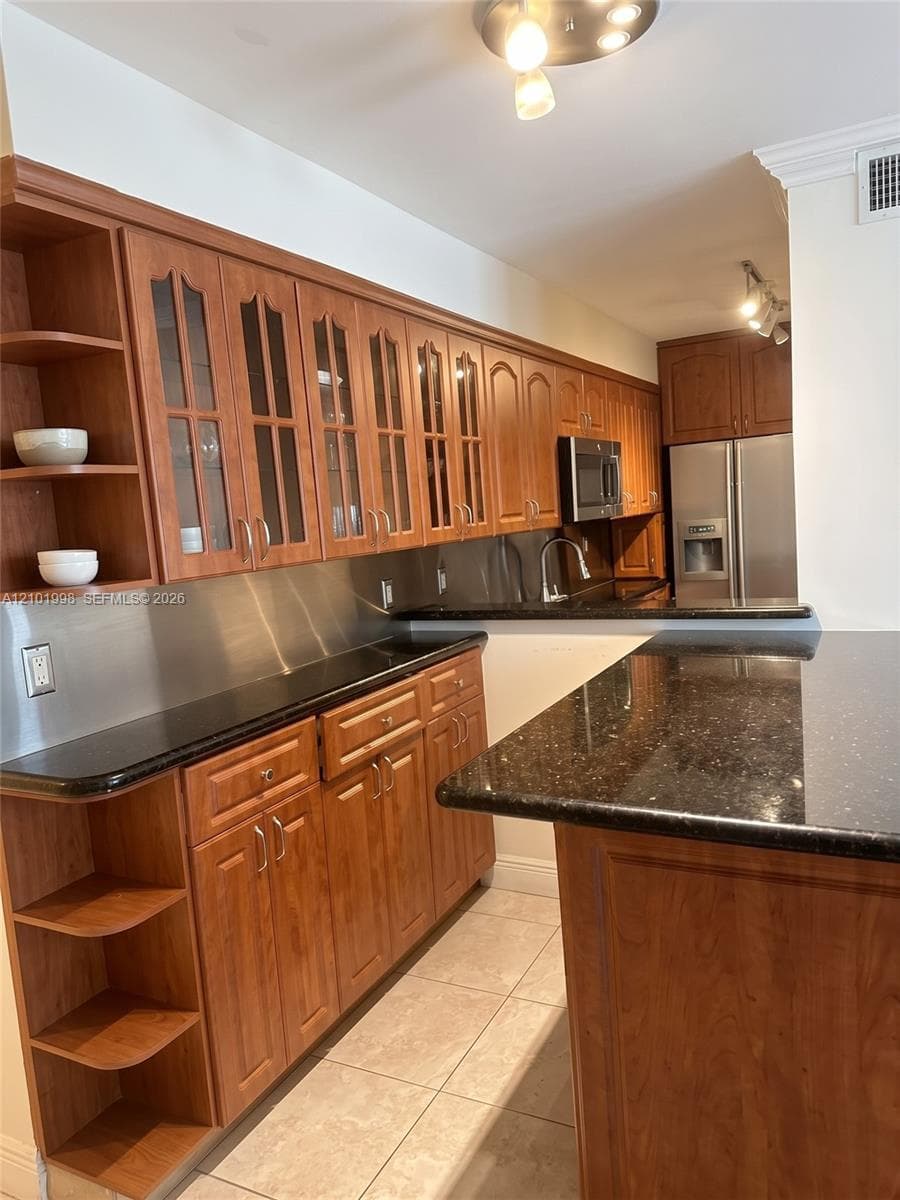 HALF MOON TOWERS CONDO · #206 in Miami - Photo 3