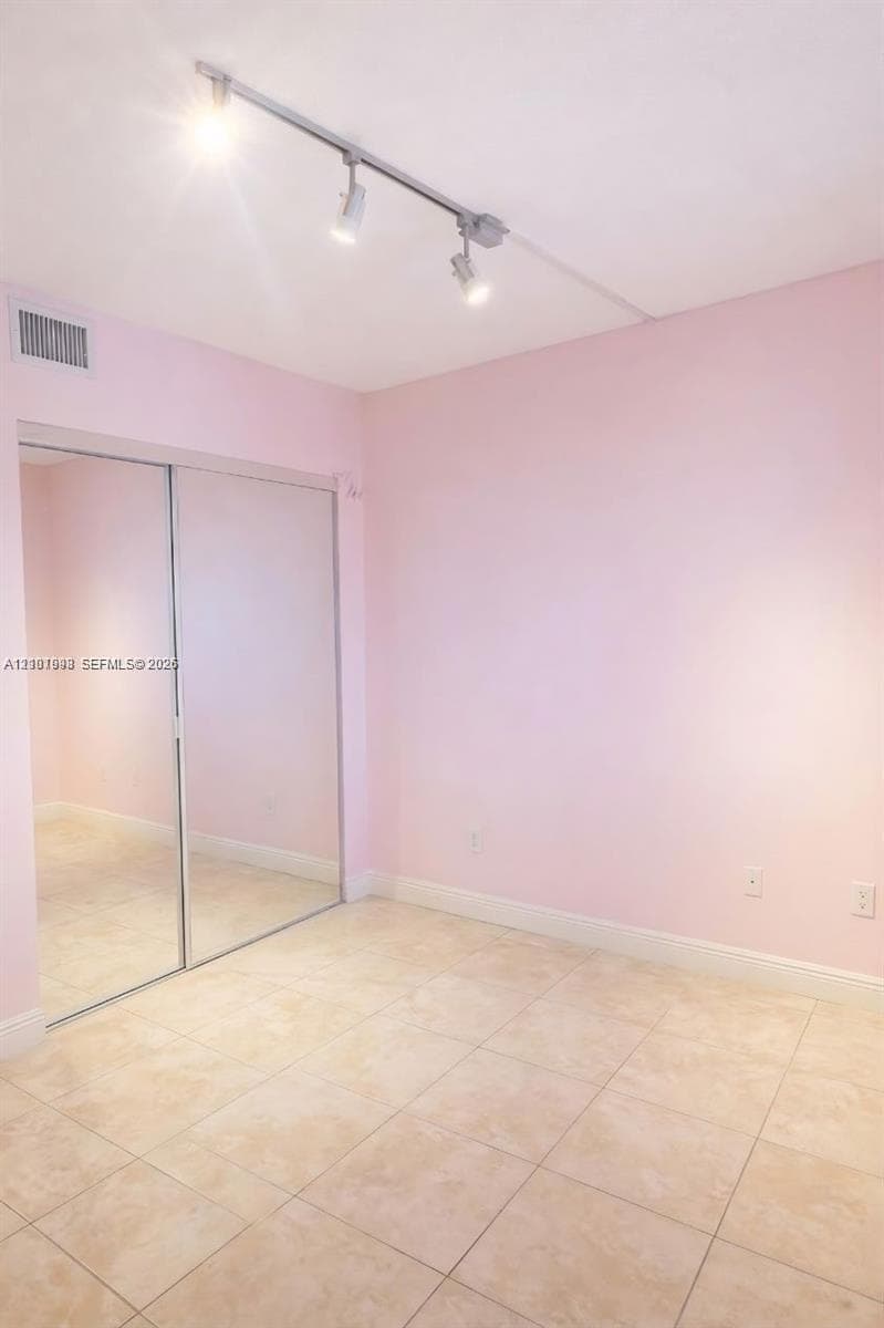 HALF MOON TOWERS CONDO · #206 in Miami - Photo 9