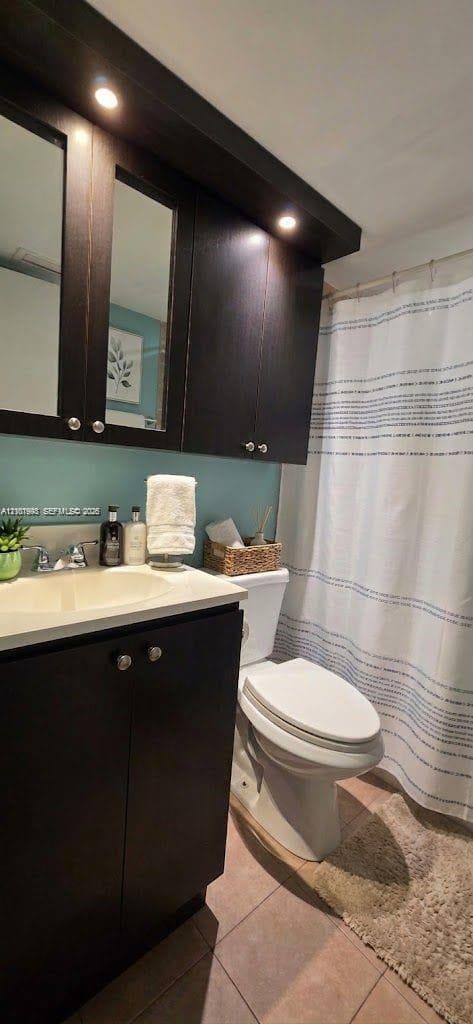 HALF MOON TOWERS CONDO · #206 in Miami - Photo 15