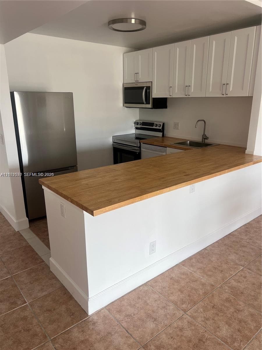 ISLAND PLACE AT NORTH BAY · #5B in North Bay Village - Photo 1