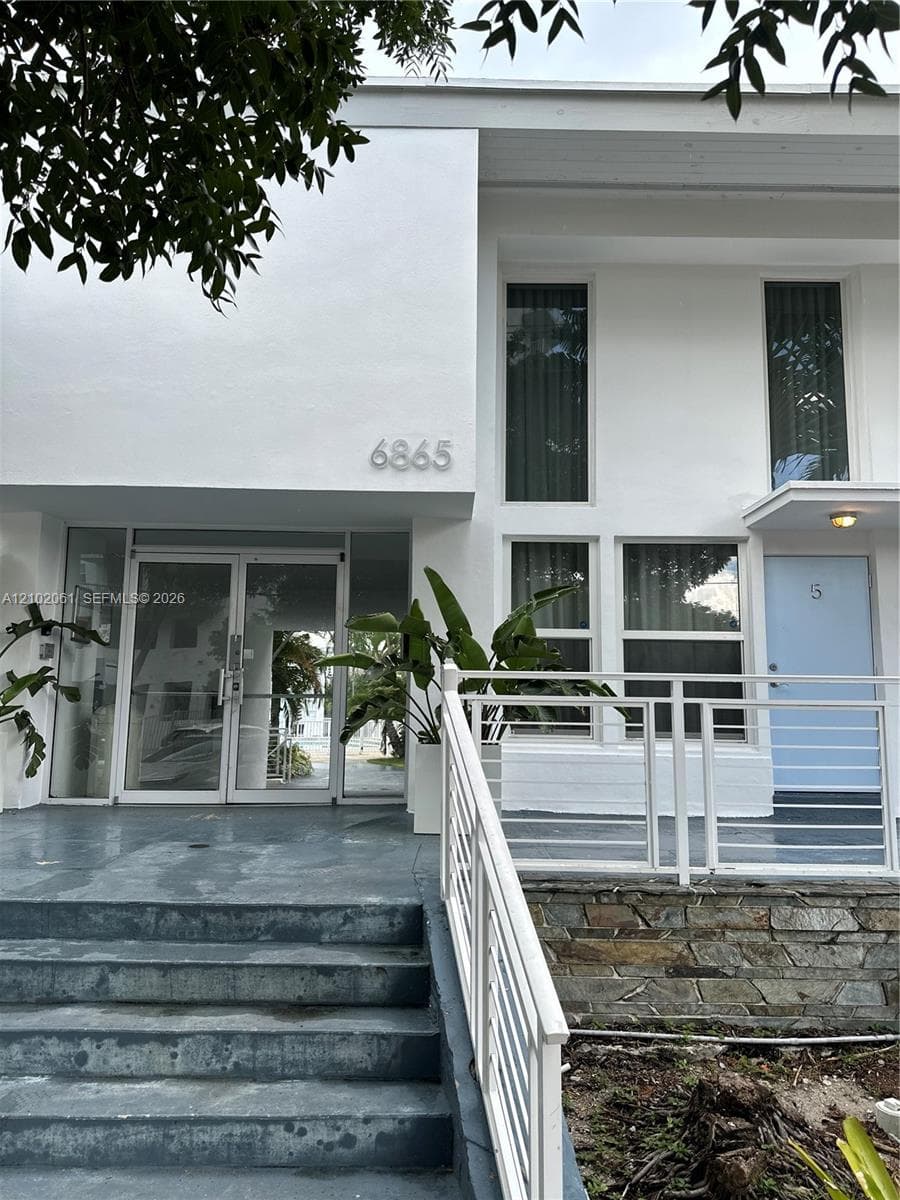 TROPICAL RESORT CONDO #5