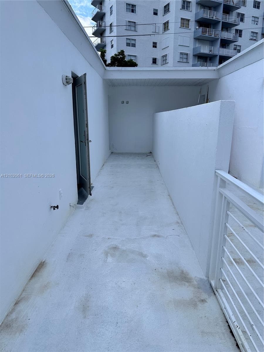 TROPICAL RESORT CONDO · #5 in Miami Beach - Photo 9