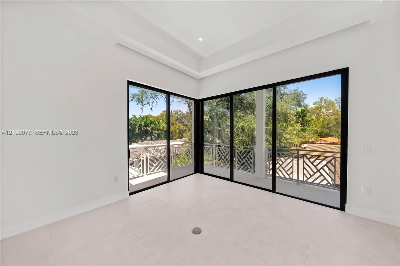 2710 Le Jeune Rd photo 8