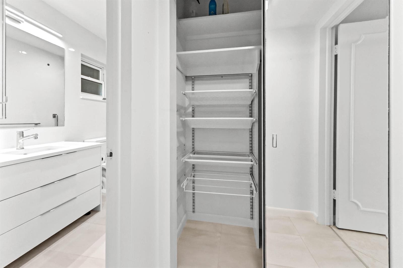 20 Closet 01