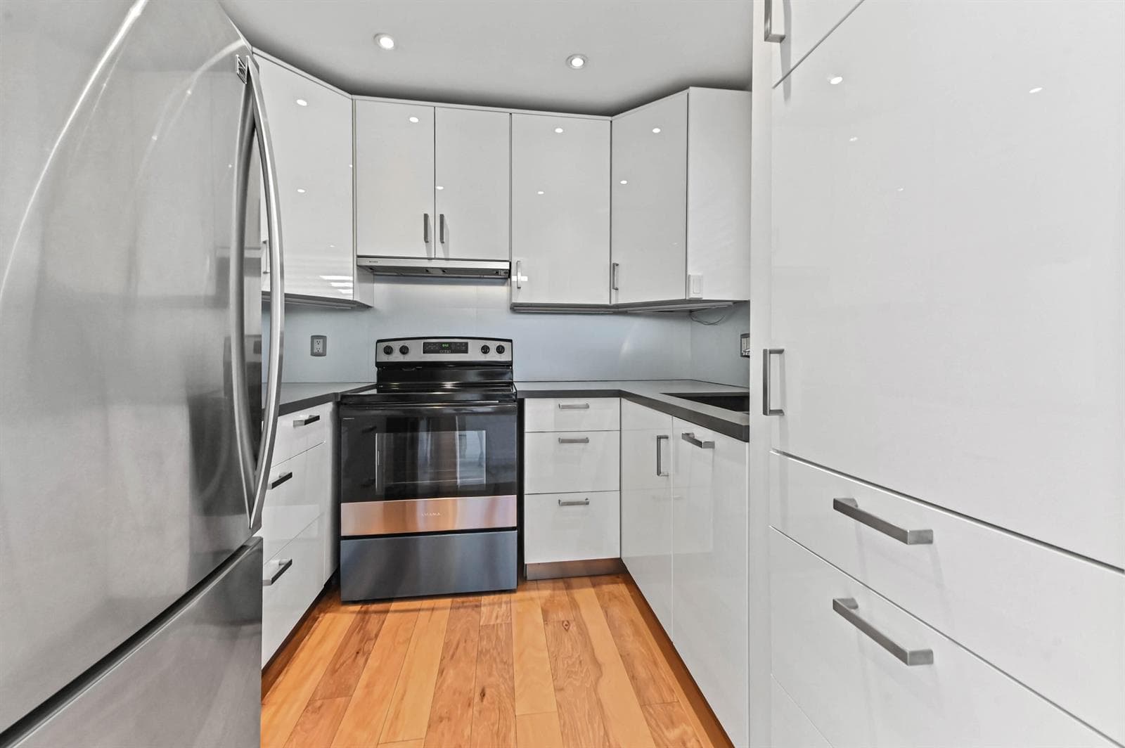 10 Kitchen 01