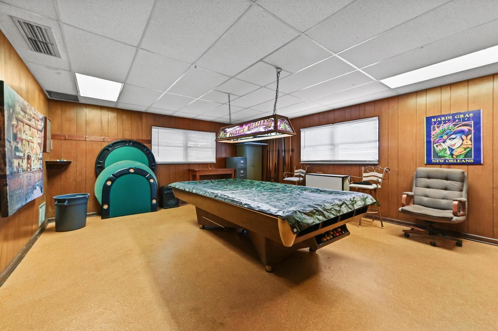 40 billiards room 01