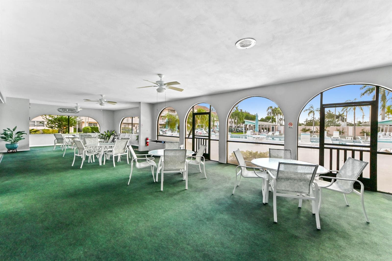 35 Clubhouse 02