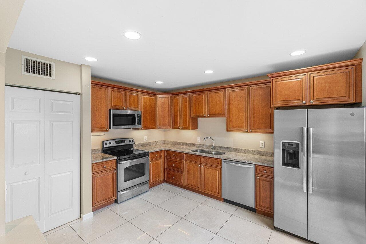 009-22068LasBrisasCircle-BocaRaton-FL-33