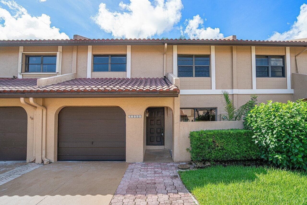 004-22068LasBrisasCircle-BocaRaton-FL-33