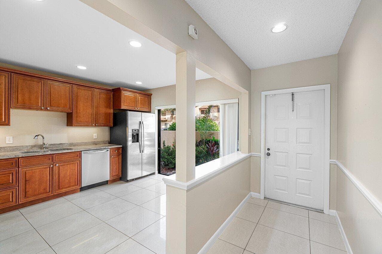006-22068LasBrisasCircle-BocaRaton-FL-33