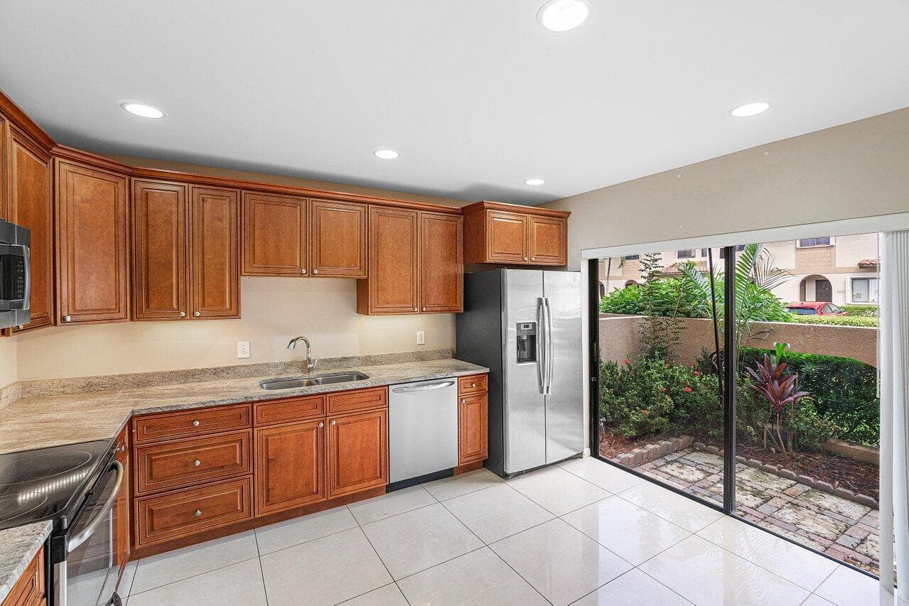 007-22068LasBrisasCircle-BocaRaton-FL-33