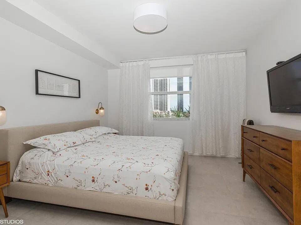bedroom w furniture 1616
