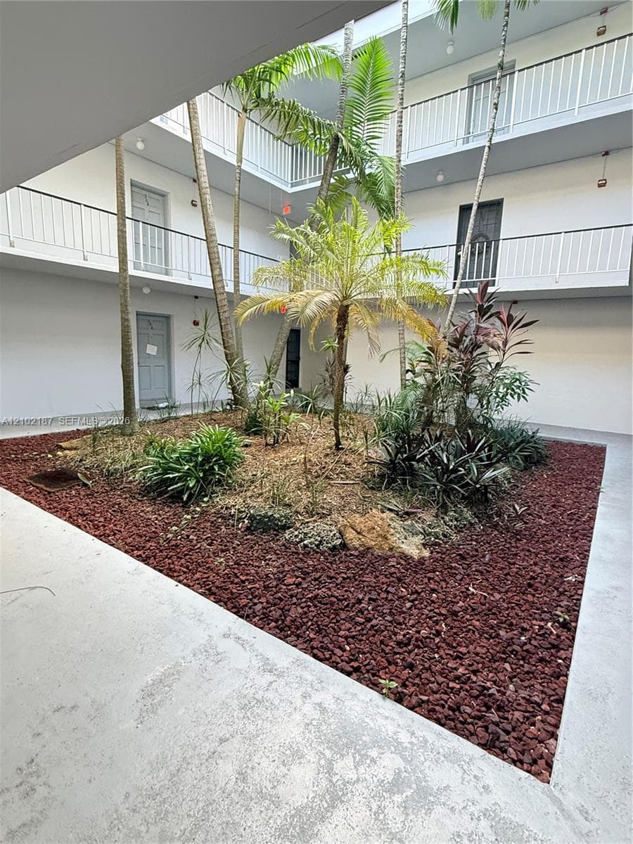 Woodside condominium · #108A in Miami - Photo 12