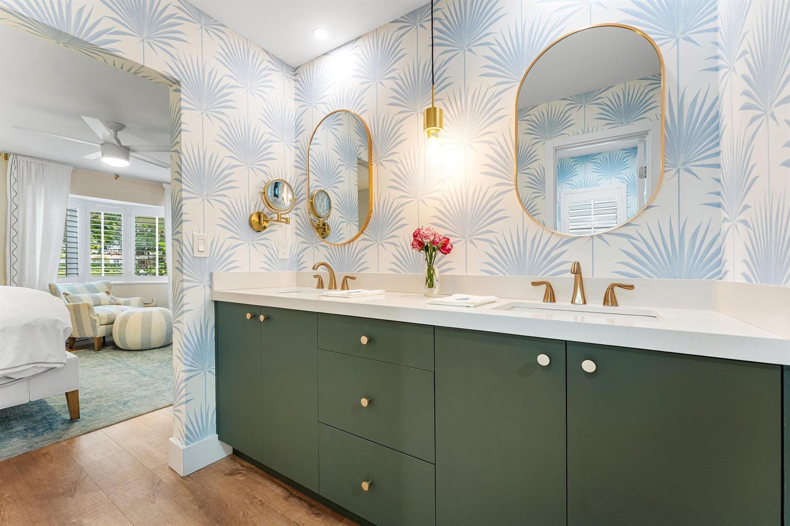 Dual Sinks w/ Dove-Tailed Draws