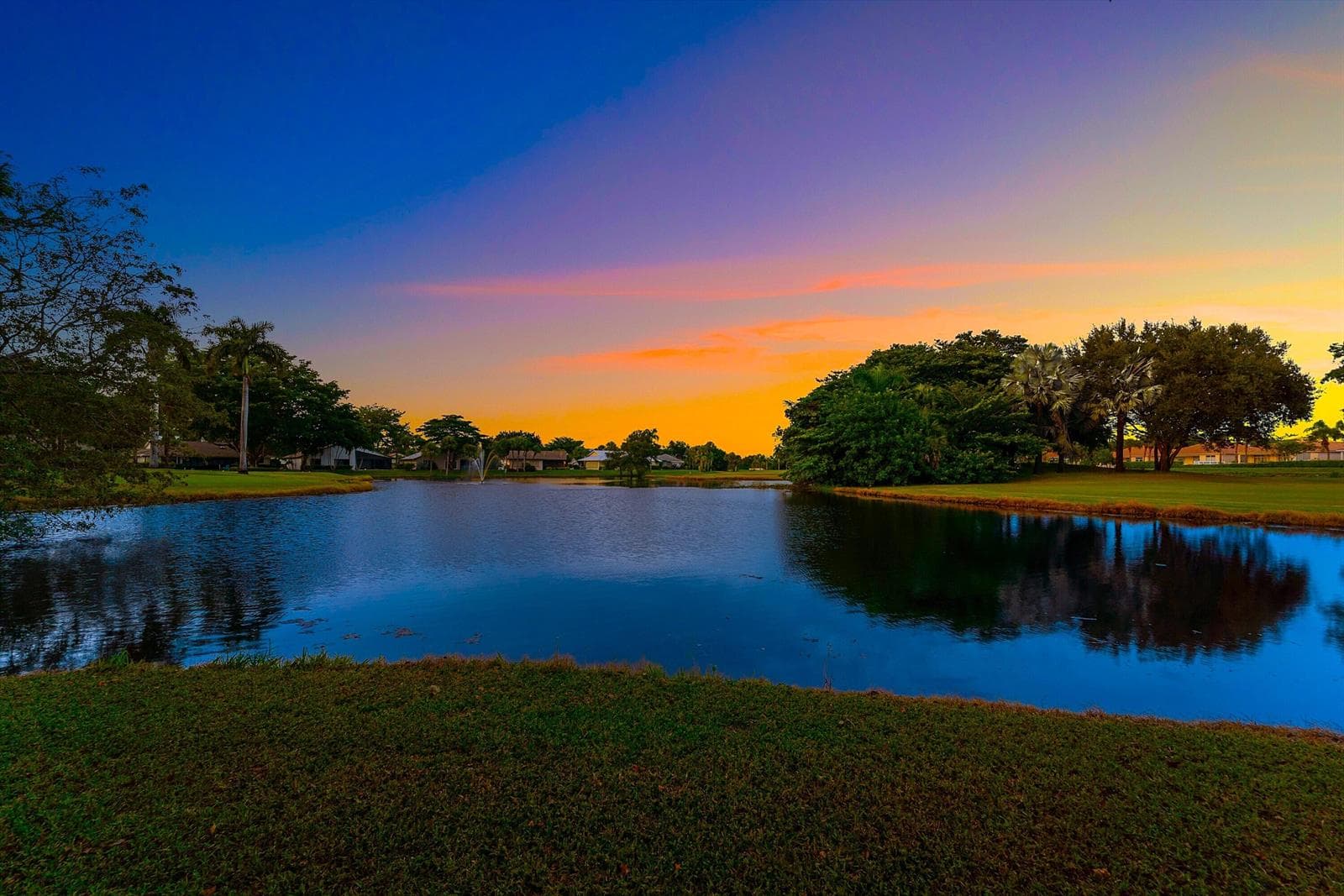 Serene Lakeside Sunsets