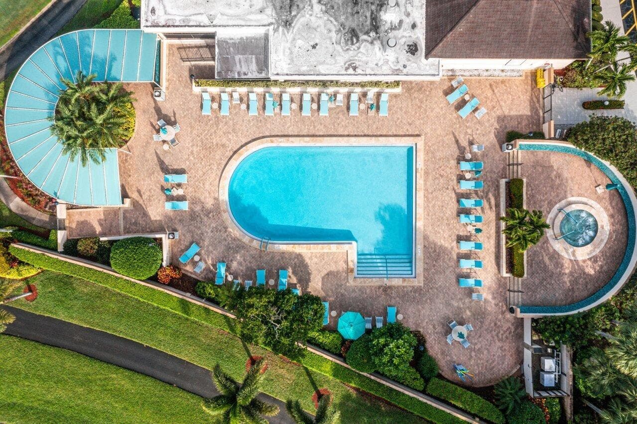 Country Club Pool