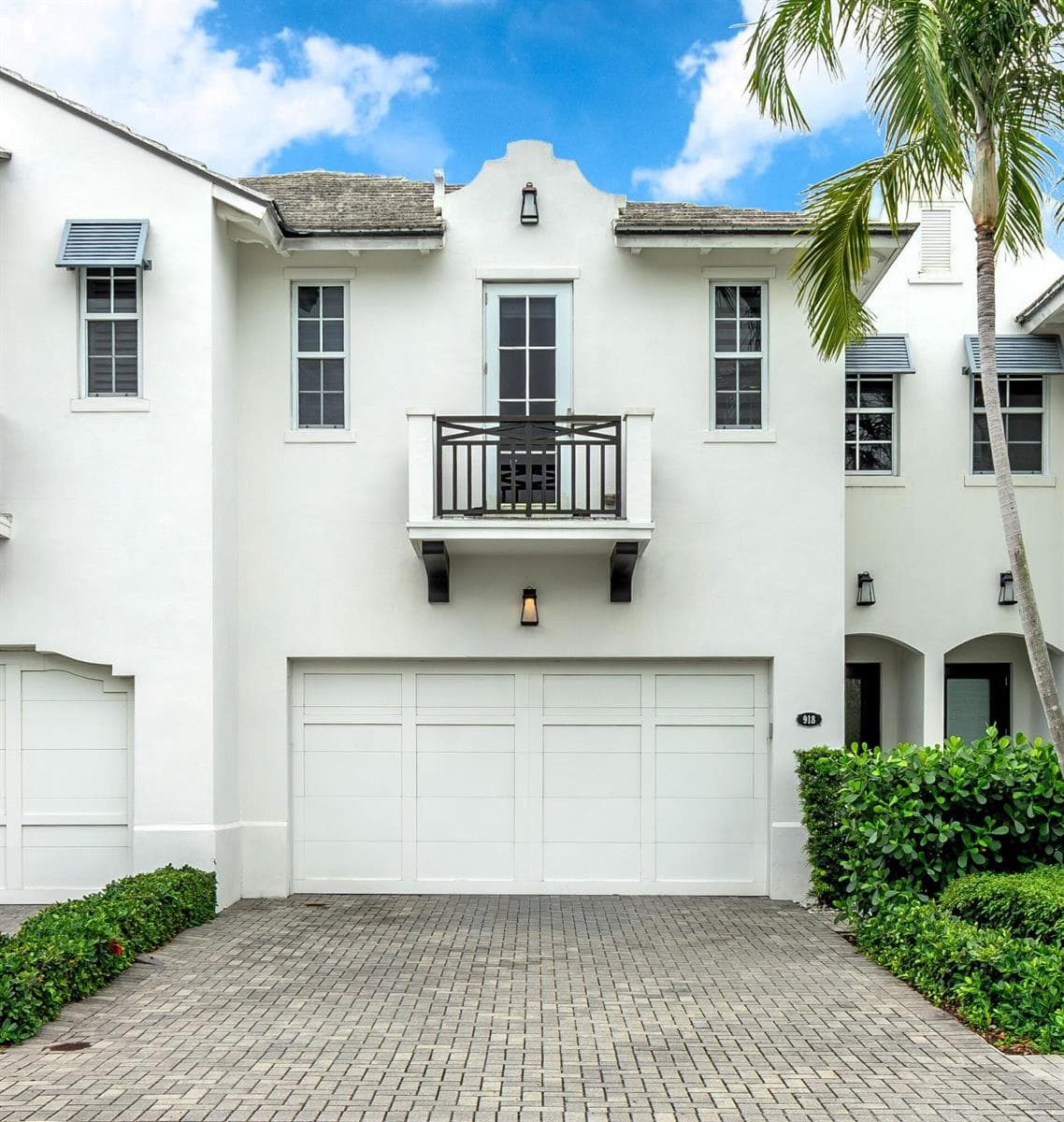 918 St George Exterior