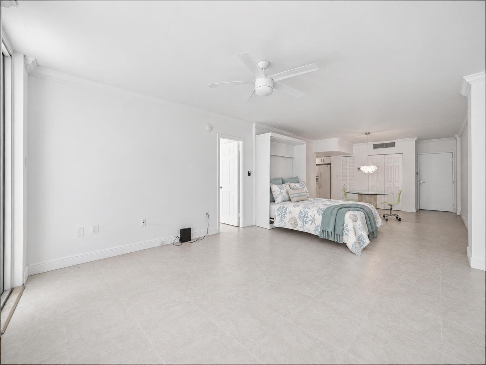 Living Room-Murphy Bed