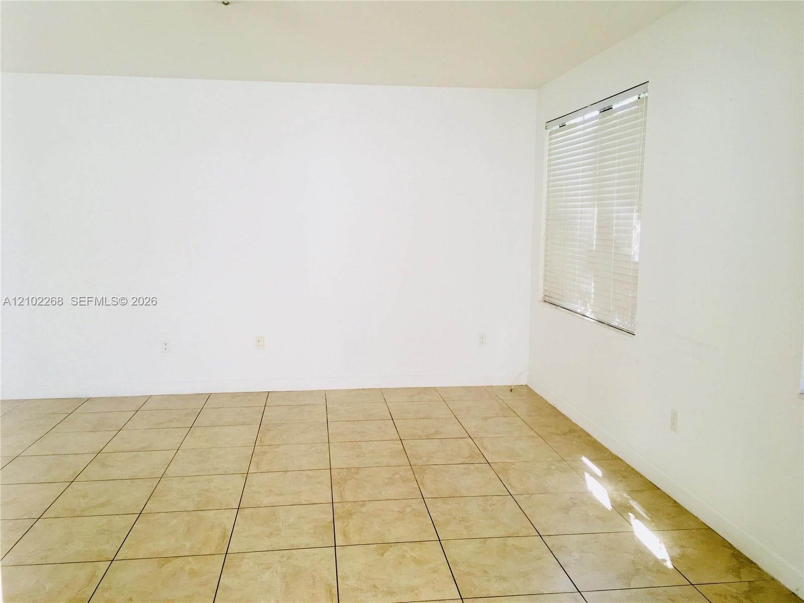 10310 NW 70th Ter photo 13
