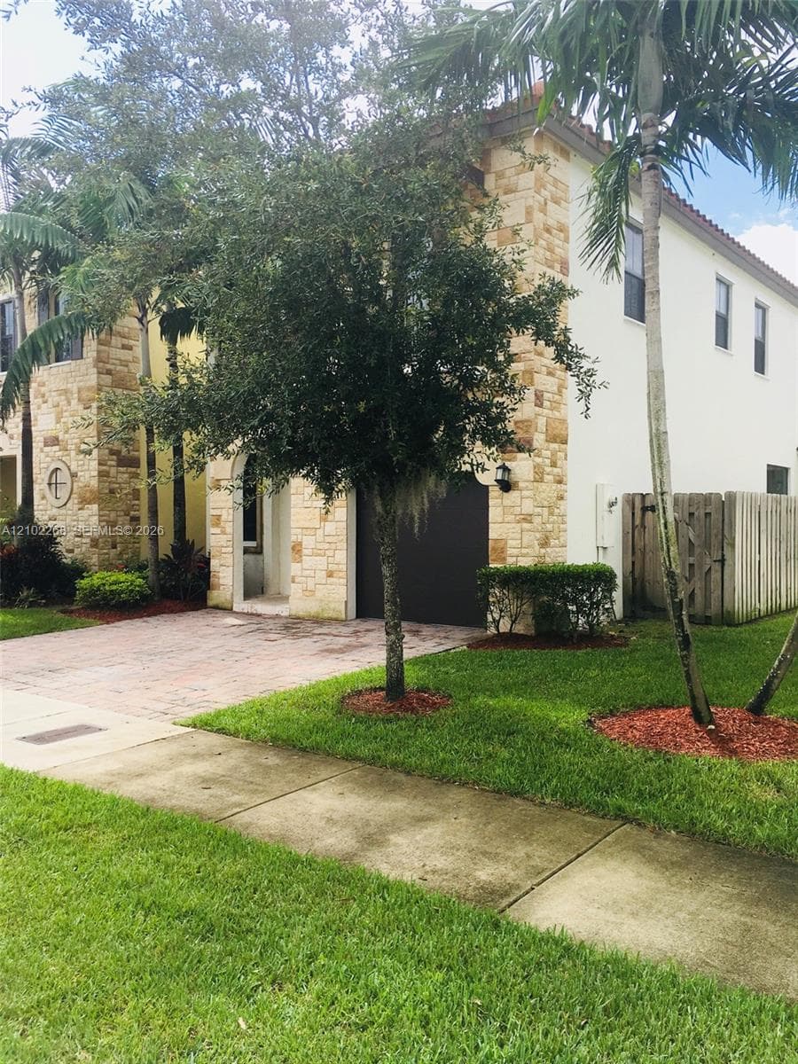10310 NW 70th Ter photo 8