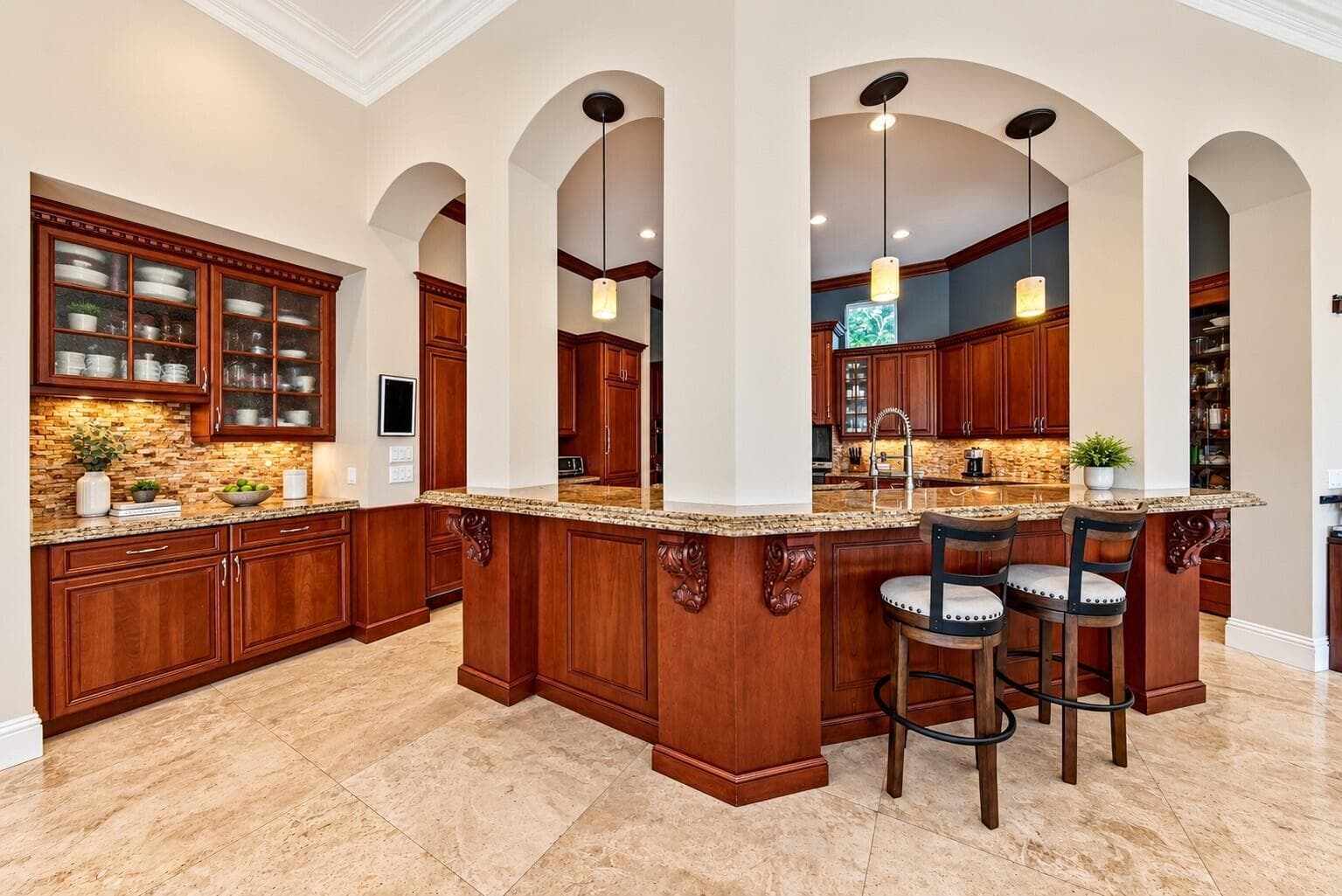 kitchen and breakfast Bar