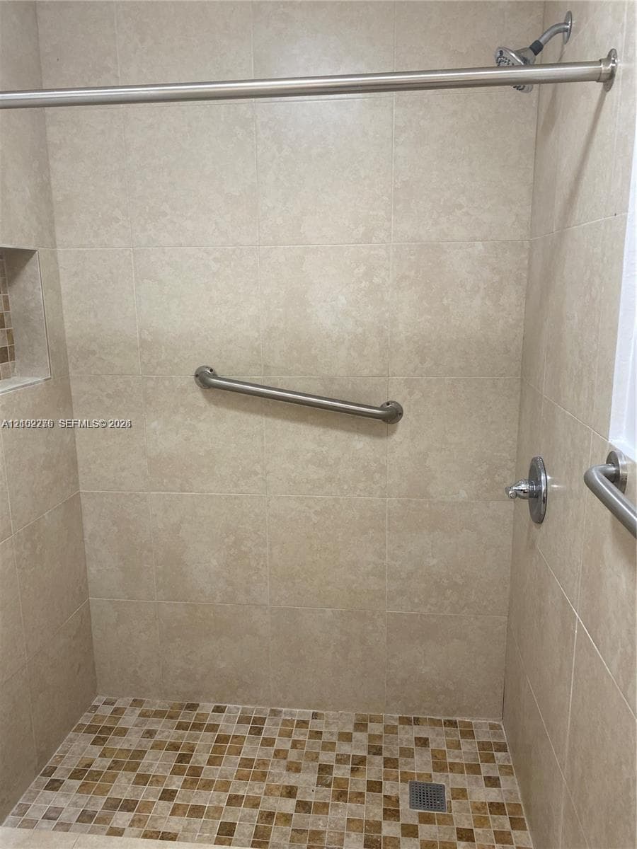 LAKES MEADOW VILG HOMES C · #14H in Miami - Photo 6