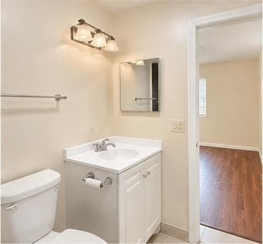 06_white_vanity_bathroom