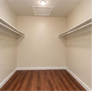 04_walk_in_closet