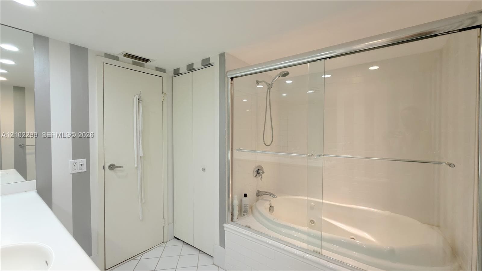 AVANT GARDE CONDO · #402 in Hallandale Beach - Photo 27