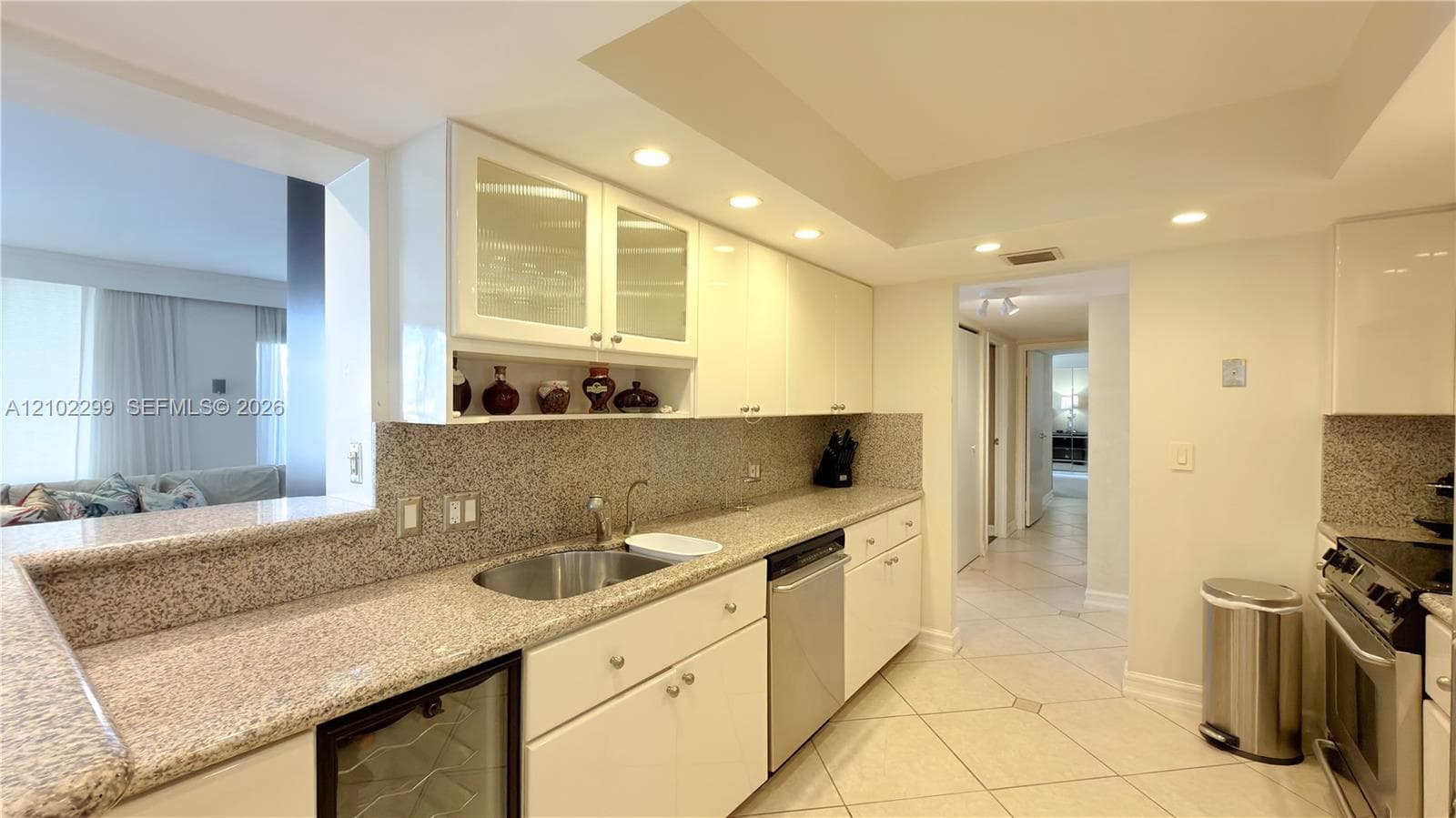 AVANT GARDE CONDO · #402 in Hallandale Beach - Photo 13