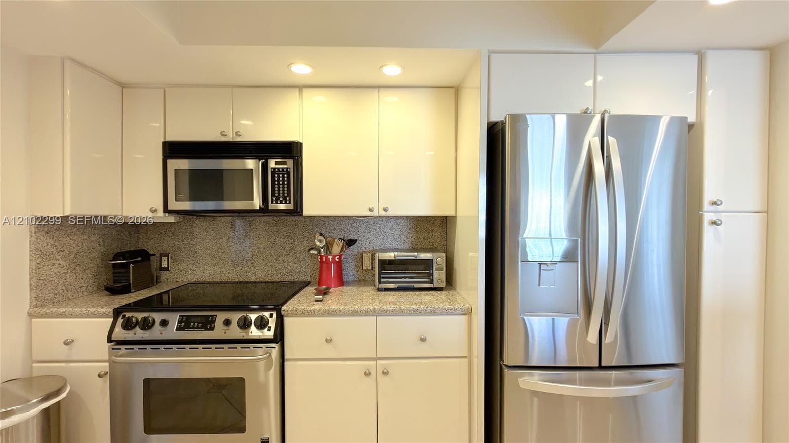 AVANT GARDE CONDO · #402 in Hallandale Beach - Photo 12