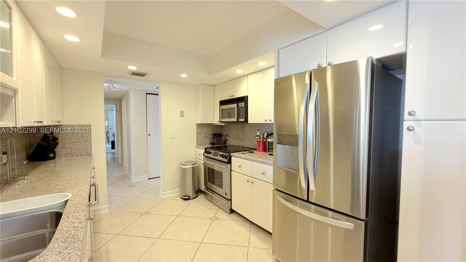 AVANT GARDE CONDO · #402 in Hallandale Beach - Photo 14