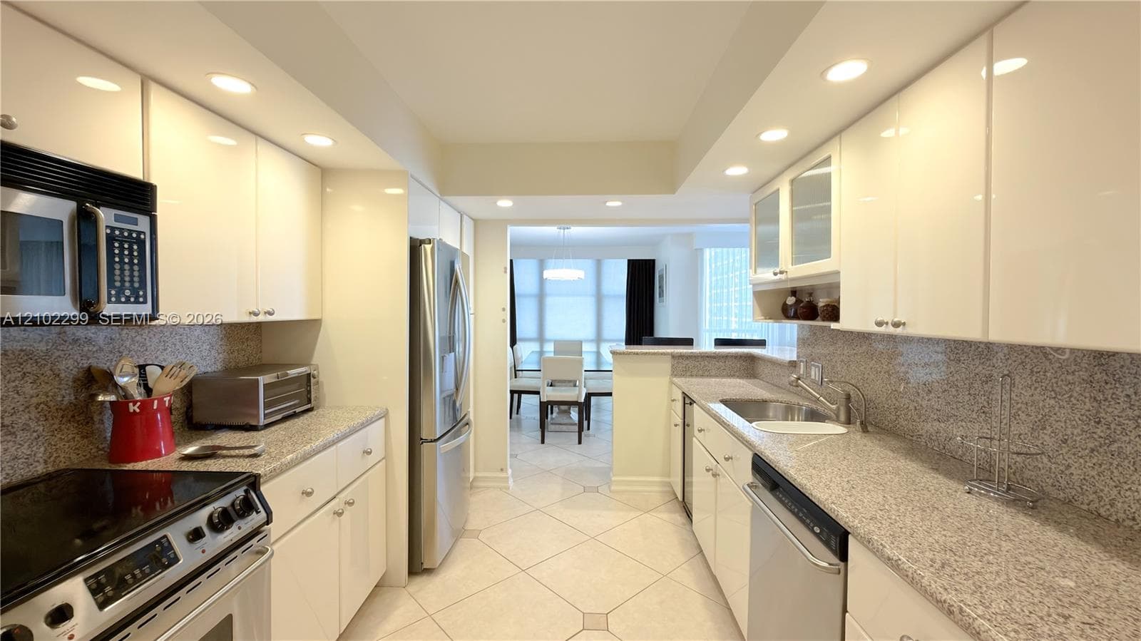 AVANT GARDE CONDO · #402 in Hallandale Beach - Photo 15