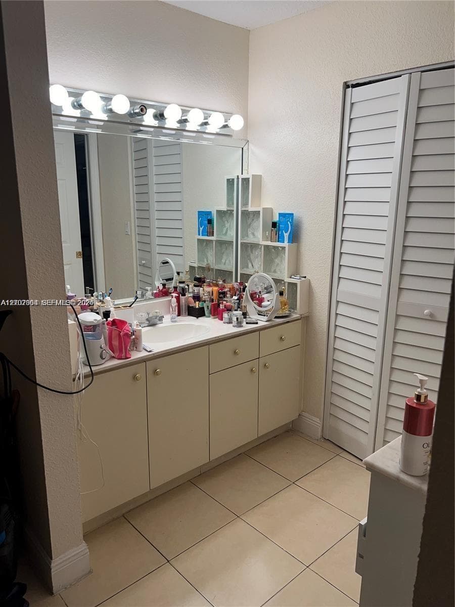PINE LAKE VILLAGE CONDO · #203 in Miami - Photo 9