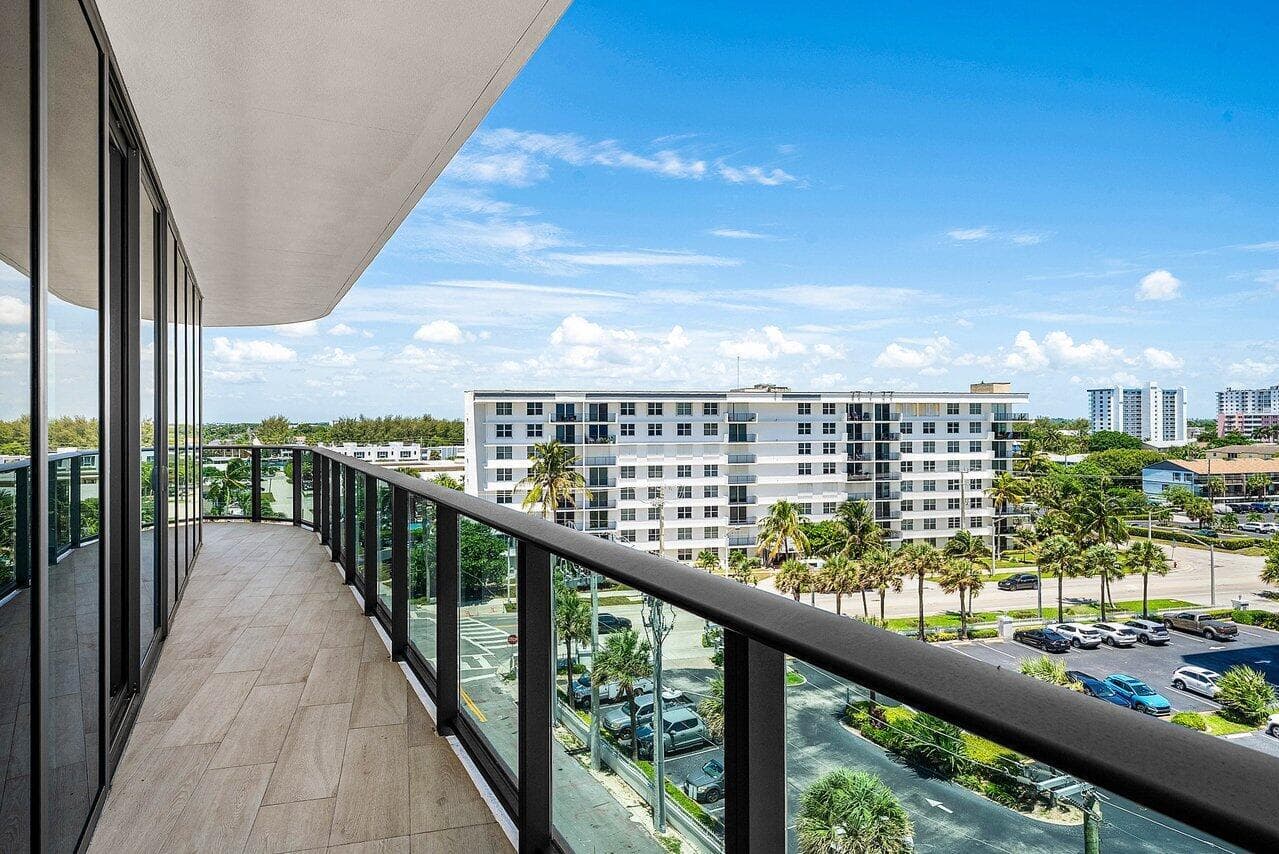 side balcony
