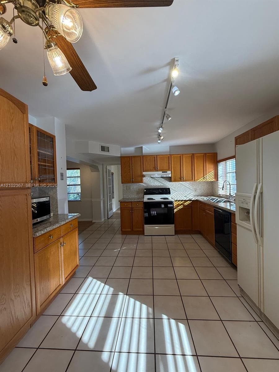 11624 SW 93rd St #1 photo 8