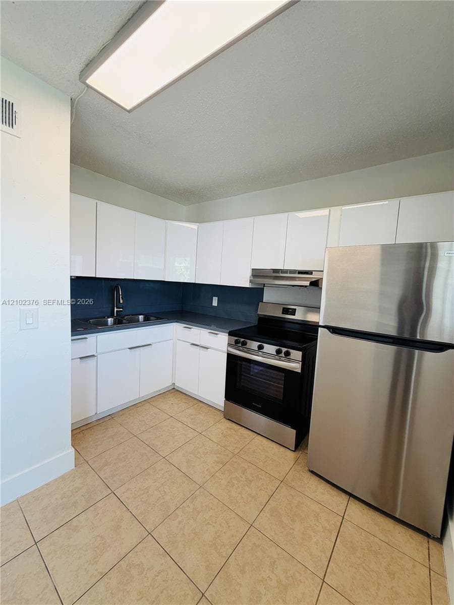 601 Nw 42ND Ct · #206 in Pompano Beach - Photo 3
