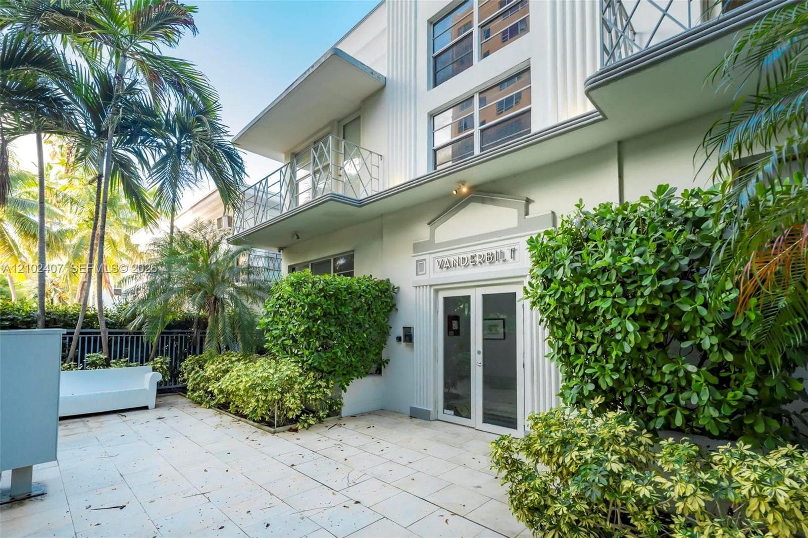 THE VANDERBILT CONDO · #8 in Miami Beach - Photo 2