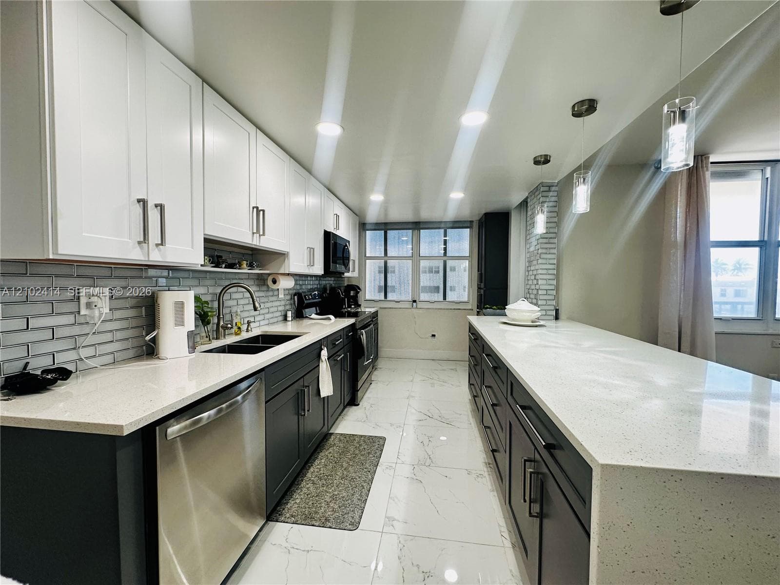 OXFORD TOWERS CONDO · #306 in Hollywood - Photo 2