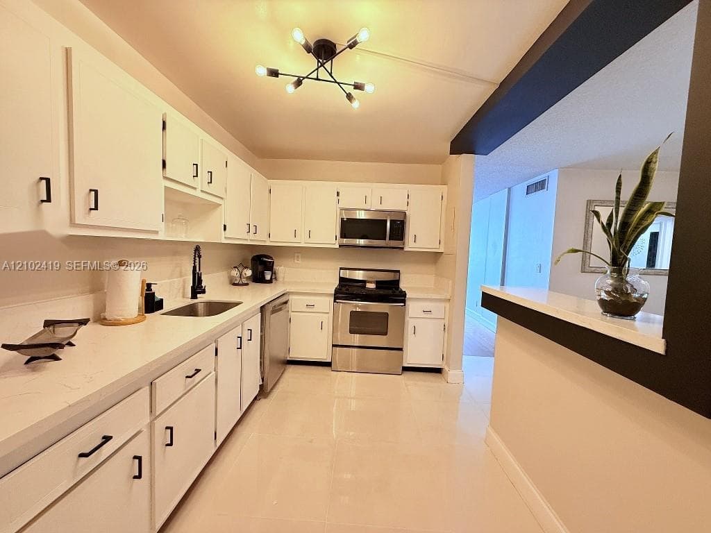 THREE HORIZONS SOUTH COND · #401 in North Miami - Photo 3
