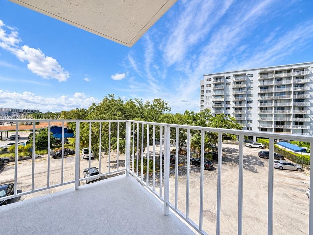 THREE HORIZONS SOUTH COND · #401 in North Miami - Photo 15