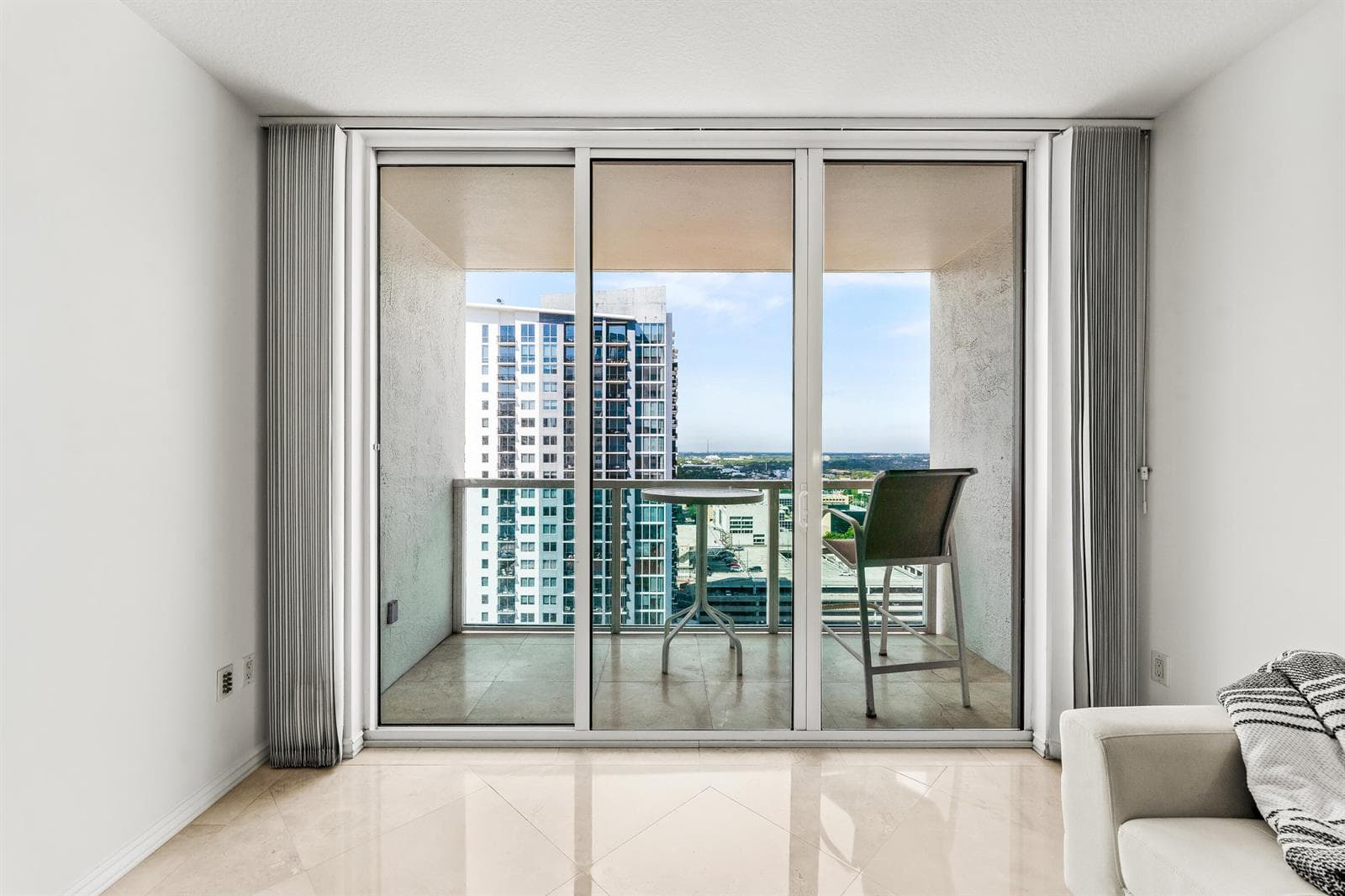 020-350Southeast2ndStreet-Unit2480-FortL