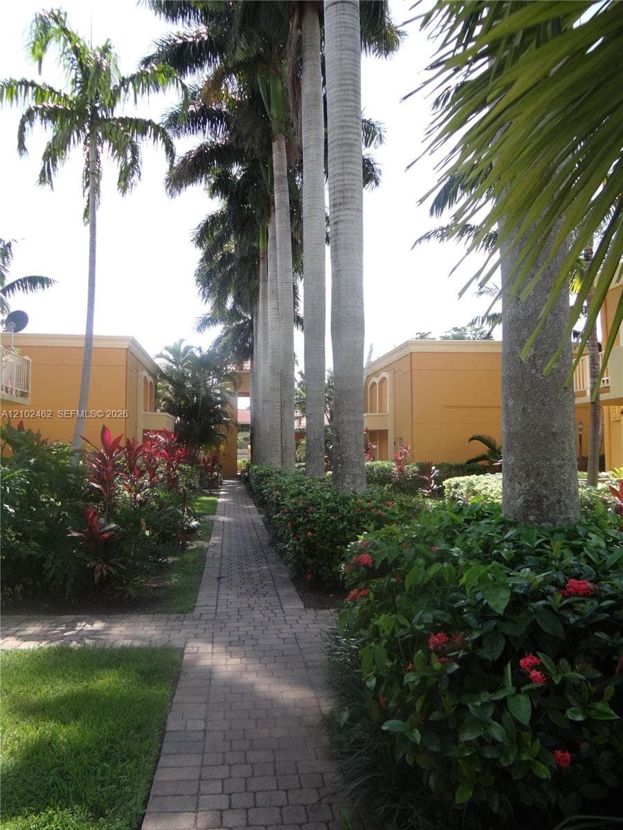 VENETIAN GARDENS AT COUNT · #R207 in Hialeah - Photo 2