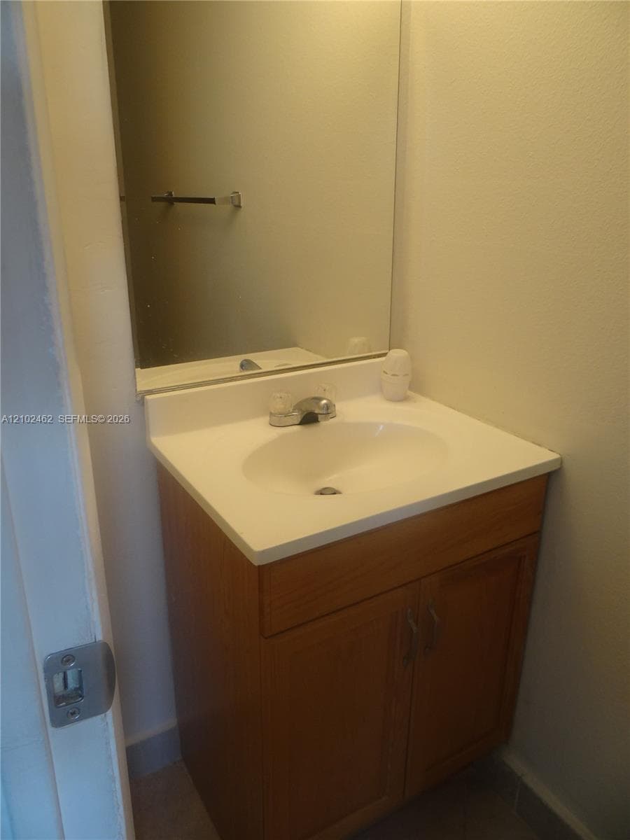 VENETIAN GARDENS AT COUNT · #R207 in Hialeah - Photo 4