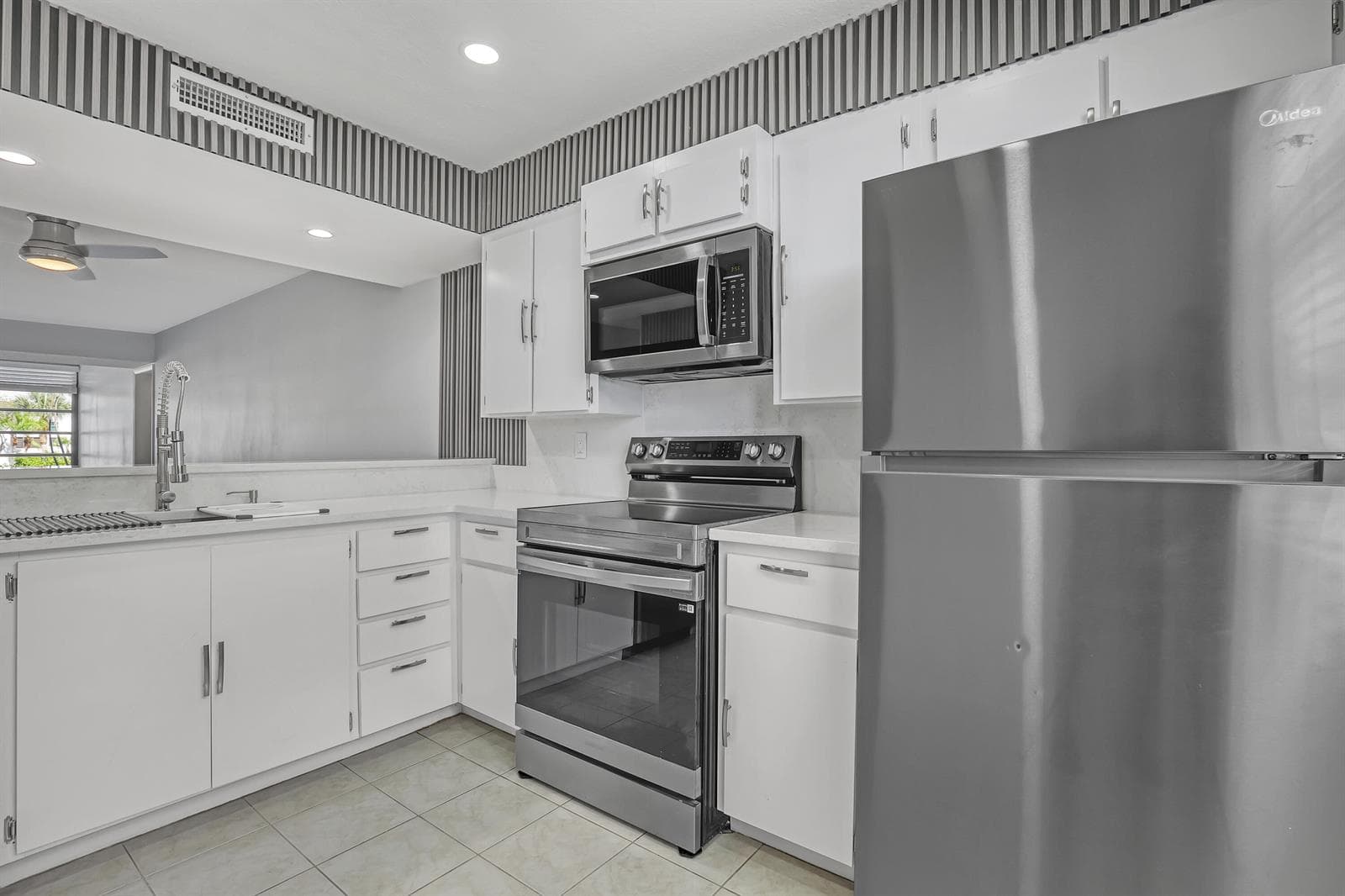 3650 Whitehall #201 (15)