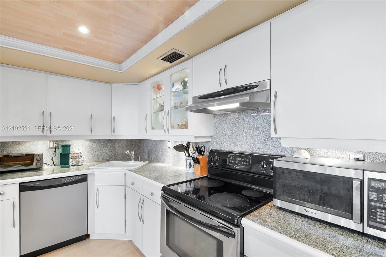 BAYVIEW TOWERS CONDO · #B111 in North Miami - Photo 15
