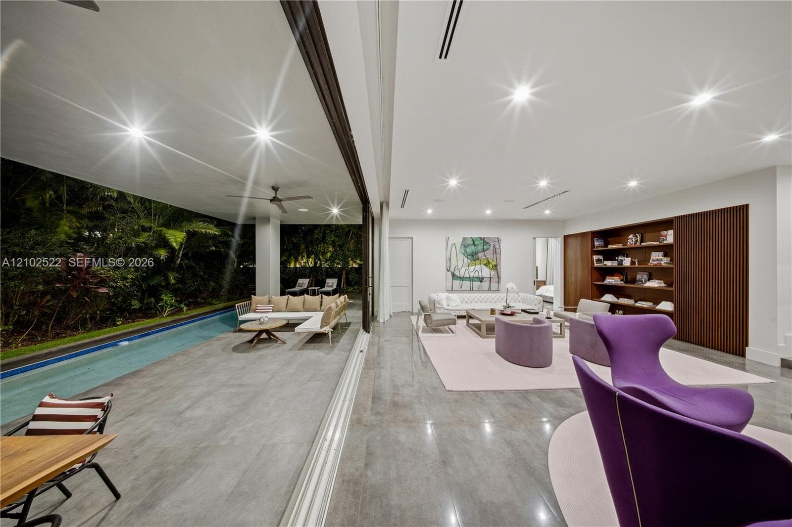 Living area to pool