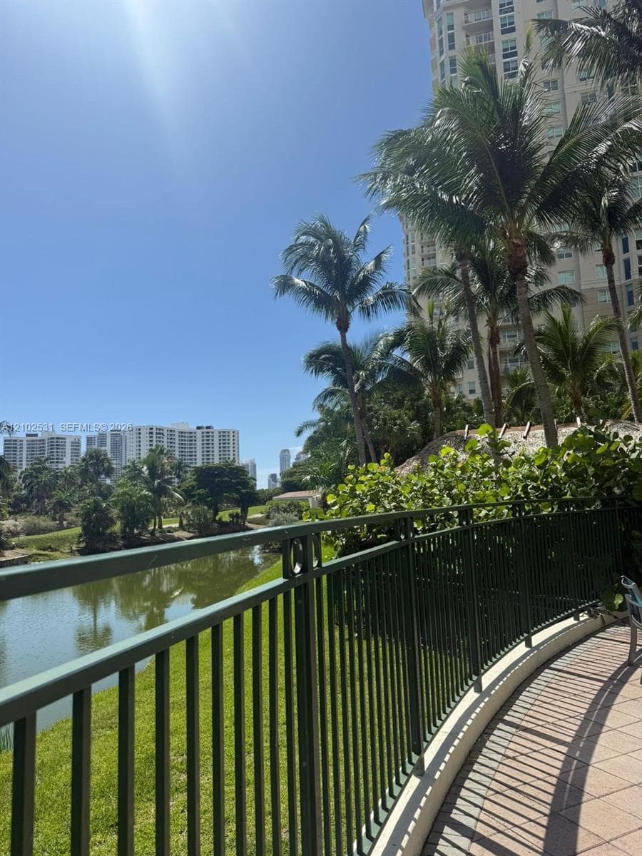 TURNBERRY ON THE GREEN CO · #308 in Aventura - Photo 5